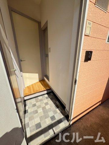 ピエスモンテA棟の玄関