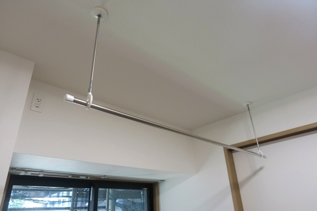 エスティメゾン浦和の設備|★洋室に室内用の物干しフックを設置★