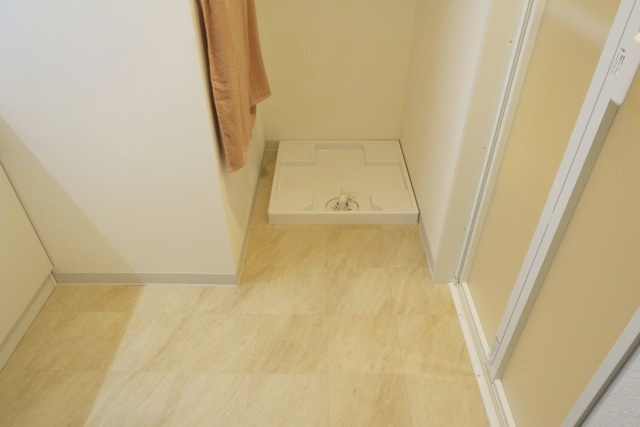 エスティメゾン浦和の洗面所|★広めの脱衣スペース・室内洗濯機置場の画像です★