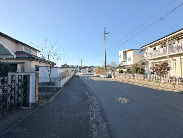 狭山市柏原　建築条件なし売地　西武新宿線『狭山市駅』バス8分　【柏原小学区】の前面道路含む現地写真