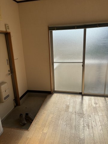 ニイジマ事務所の玄関|２F南西部屋