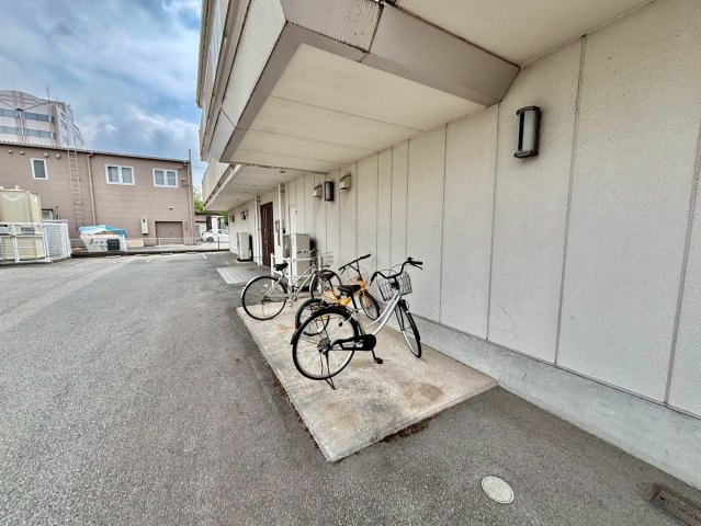 ルミナスコート安田の駐車場