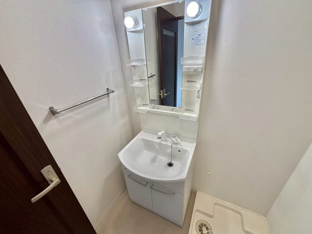 ルミナスコート安田の独立洗面台