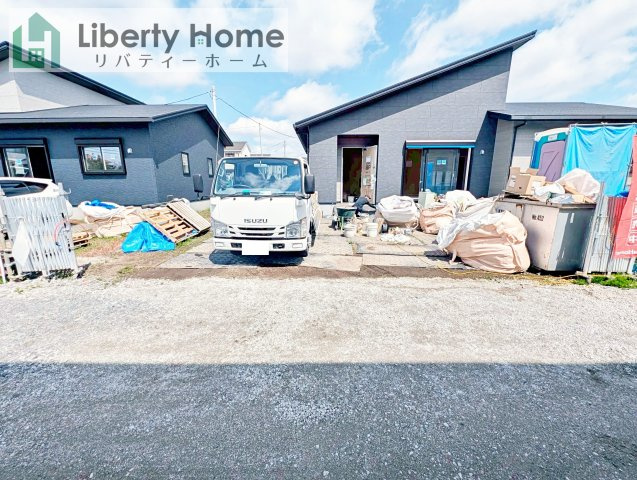 笠間市大田町　新築戸建　2号棟の駐車場