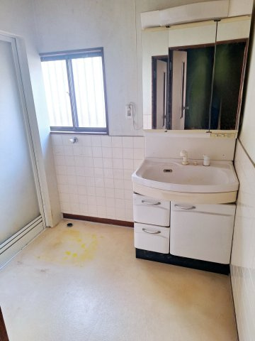 和歌山市六十谷の独立洗面台