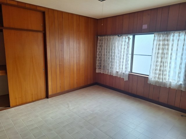 和歌山市六十谷の洋室