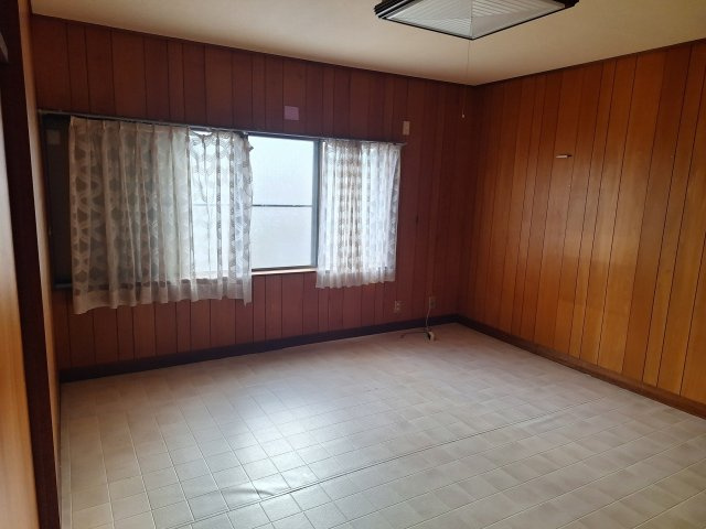 和歌山市六十谷の洋室