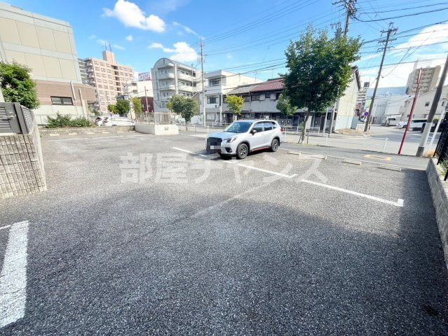 リエス鶴舞EAST TOWERの駐車場
