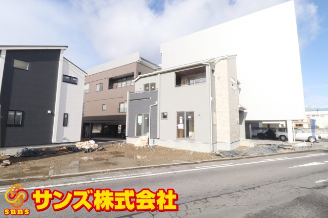 郡山市本町２丁目　　　２号棟　　　橘小学校、郡山第3中学区の外観|南側から見た駐車場を含む外観♪
