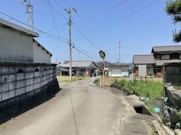 萩生 治良丸　売土地の前面道路含む現地写真