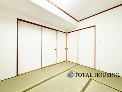 【和室】 | 山鼻中央シティハウス | 和室　約6.0帖
LDKと隣接した和室は、リビングから目が届く場所なので、お子様の遊び部屋・お昼寝スペースとして使うのもオススメです♪