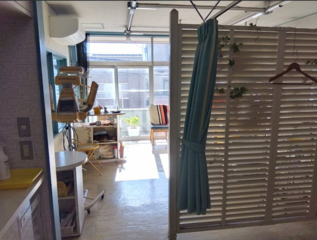 売中古戸建　富士市今泉1丁目の内装|大きい窓から入るたっぷりの日差しが嬉しいですね。