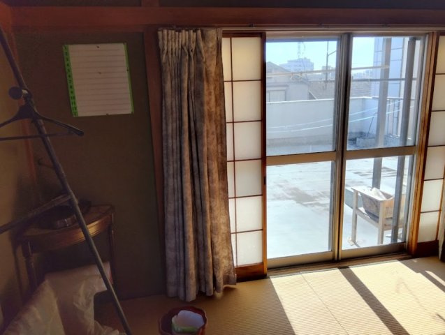 売中古戸建　富士市今泉1丁目の和室|店舗3階の和室です。大きい窓があるので明るい空間でのびのびと生活できます。