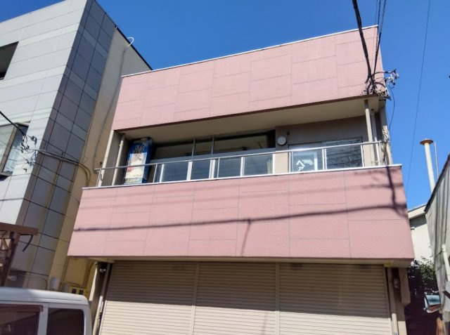 売中古戸建　富士市今泉1丁目の外観|敷地内に店舗と自宅が併設しています。家事や生活の合間に店舗の運営が行えます。