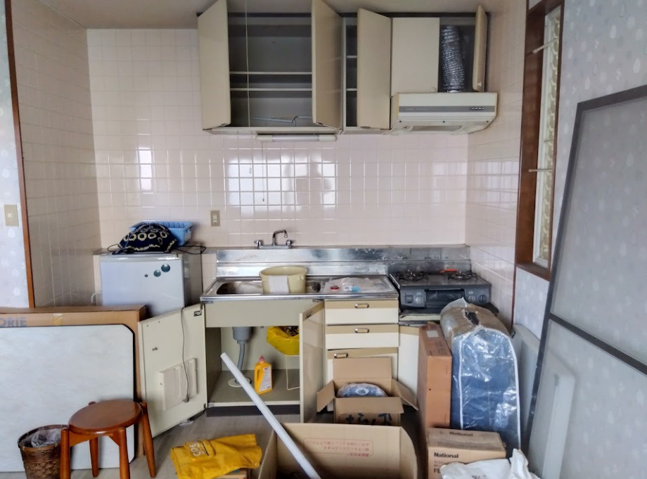 売中古戸建　富士市今泉1丁目のキッチン|壁付けキッチンなので集中してお料理出来ますね。収納スペースもたくさんあります。