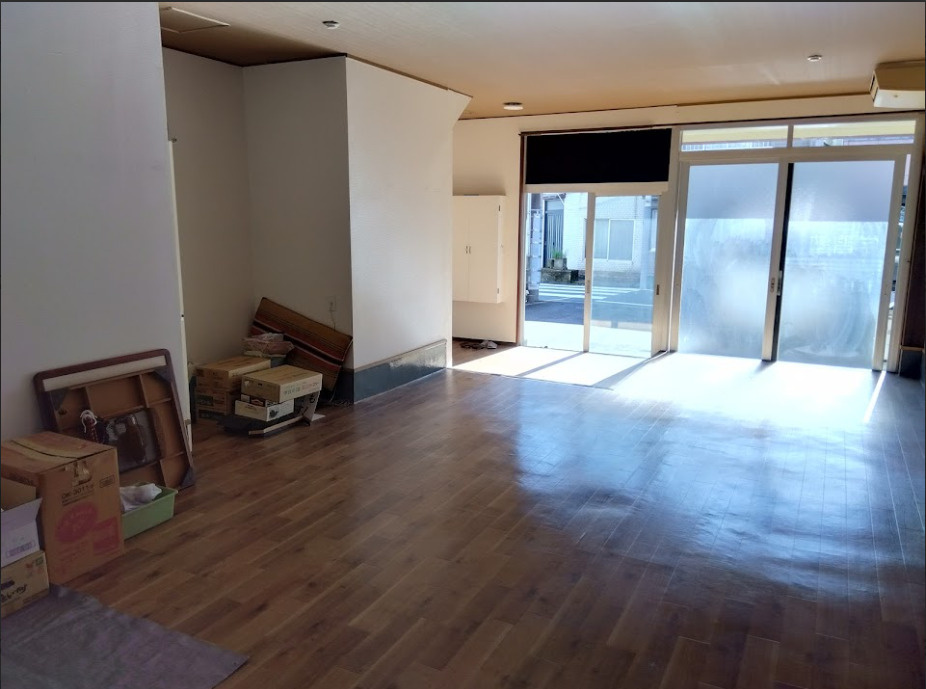 売中古戸建　富士市今泉1丁目の内装|1階店舗フロアです。交通の便が良いので集客力に期待出来そうです。
