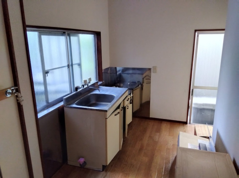 売中古戸建　富士市今泉1丁目のキッチン|2階の台所です。シンプルで使い勝手のよいキッチンです。