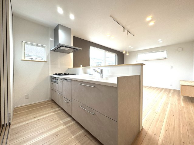 中央区長潟1丁目B棟　新築戸建のキッチン|※同施工会社様の完成済物件です
