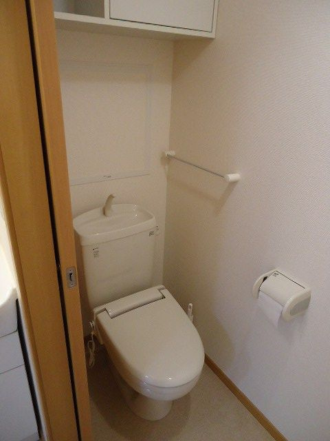 ＥＭＥＲＡＬＤ　Ⅰのトイレ|ゆったりとした空間のトイレです
