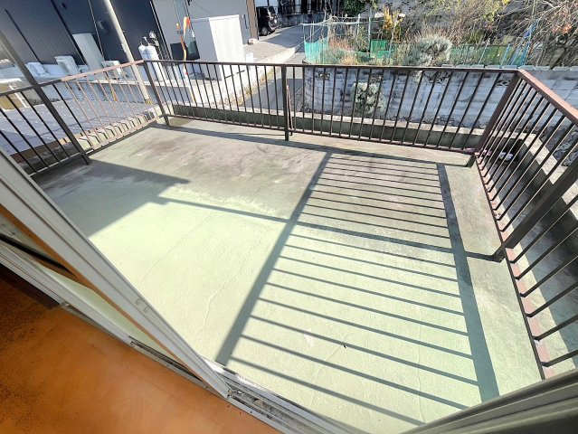 上間戸建てのバルコニー