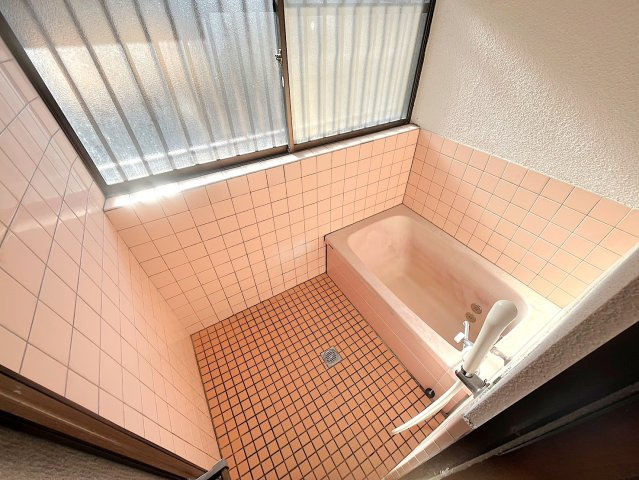 上間戸建ての浴室