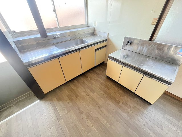 上間戸建てのキッチン