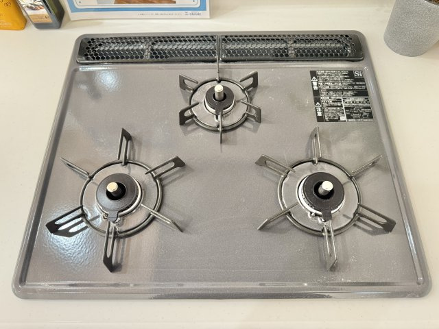 グラファーレ中央区渡瀬町　全3棟　3号棟の設備|使いやすい3つ口コンロ！