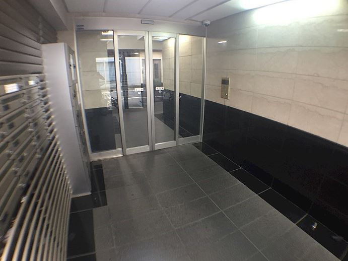 アール新宿御苑のエントランス|アール新宿御苑