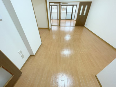 【居間・リビング】 | イプシロンB棟　311 | ※内観写真は間取改造後の同型タイプＢ棟212号（2023．11）撮影分を代用・準備中