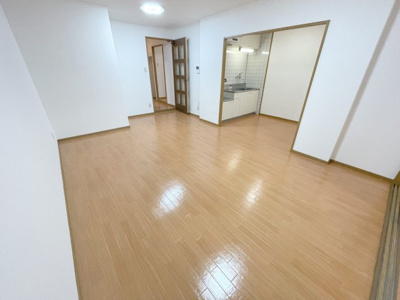 【居間・リビング】 | イプシロンB棟　311 | ※内観写真は間取改造後の同型タイプＢ棟212号（2023．11）撮影分を代用・準備中