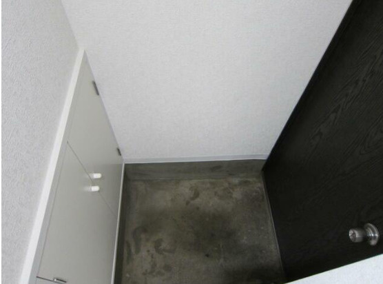 伸光ハイツ若宮の玄関