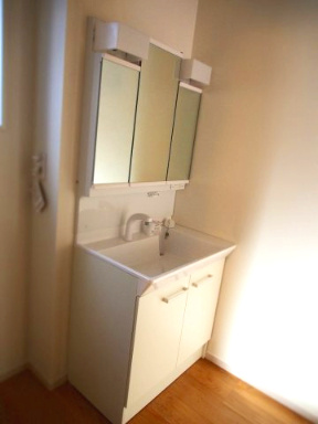 【独立洗面台】 | Terrechez奥田1期1号棟 | シャワー付きの洗面台です