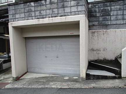 西区三滝本町１丁目の駐車場