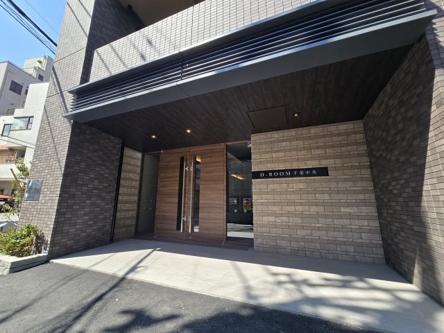D-ROOM千葉中央のエントランス