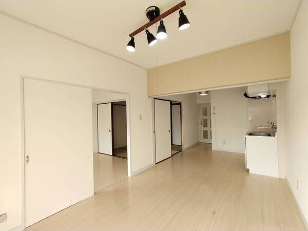 シャルム湊の居間・リビング|ゆったりとしたリビングです