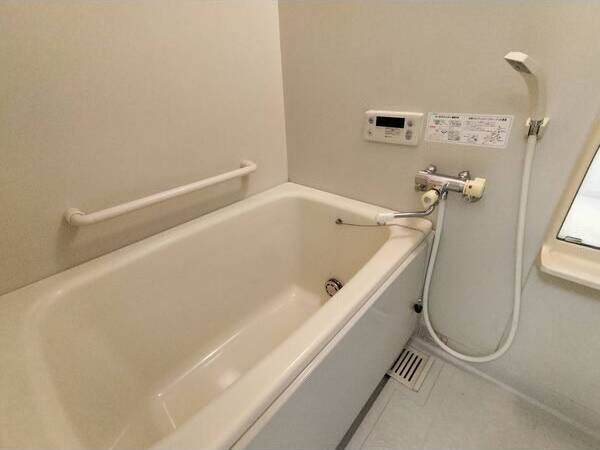 シャルム湊の浴室|落ち着いた空間のお風呂です