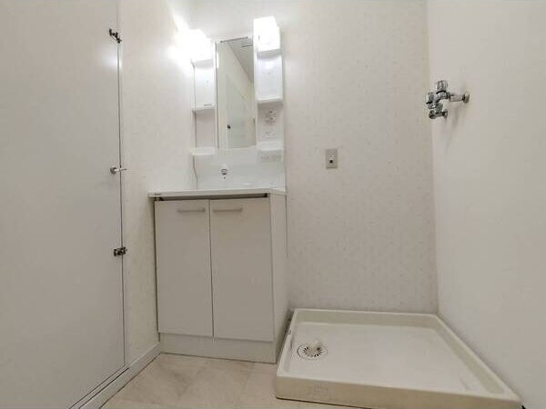 シャルム湊の洗面所|脱衣スペースもあります