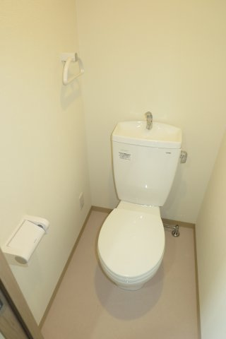 naniwasannbannkannのトイレ|落ち着いた色調のトイレです