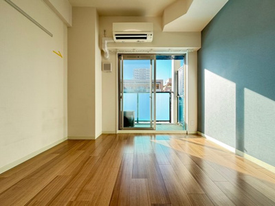 【居間・リビング】 | プレサンスSAKAEフロント | ゆったりとしたリビングです