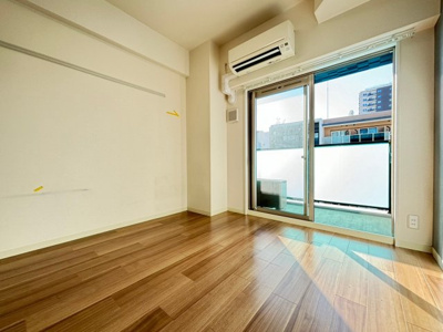 【居間・リビング】 | プレサンスSAKAEフロント | ゆったりとしたリビングです