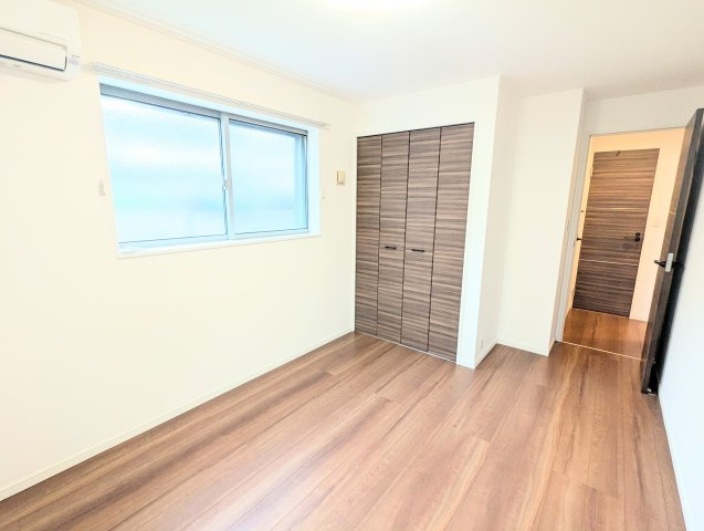 葛飾区新宿５丁目の戸建の洋室