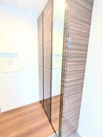 葛飾区新宿５丁目の戸建の収納|～大容量の玄関収納 写真～