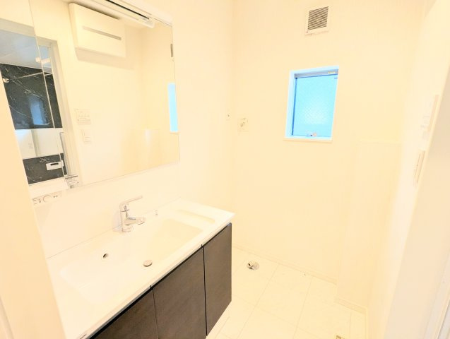 葛飾区新宿５丁目の戸建の独立洗面台