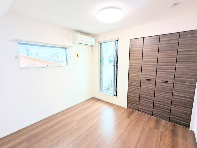 葛飾区新宿５丁目の戸建の洋室