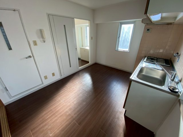 TMビルの居間・リビング