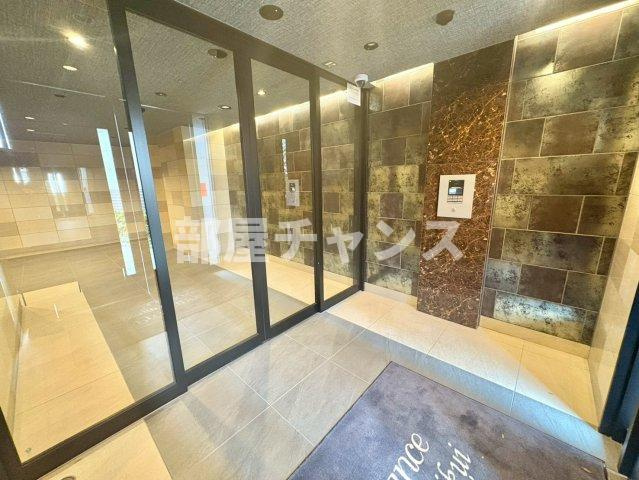 プレサンス名古屋菊井セルカのエントランス