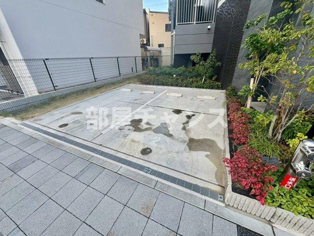 プレサンス名古屋菊井セルカの駐車場