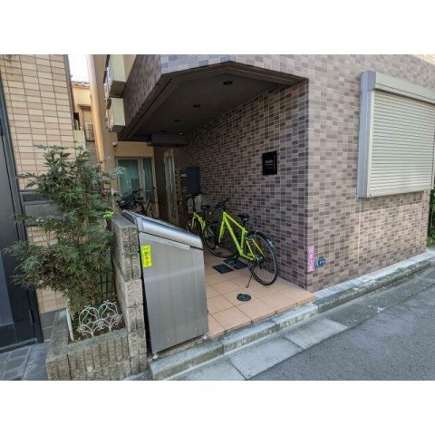 グラード南千住のエントランス