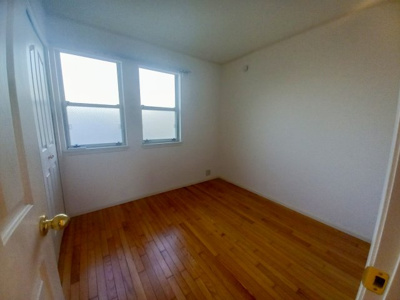 【洋室】 | ロングアイランド | 北側　約4.5帖