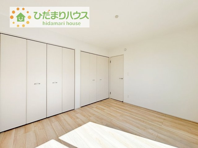 【寝室】 | 土浦市烏山4丁目　新築戸建　D号棟 | 大きなベッドを置いても余裕の広さの主寝室♪